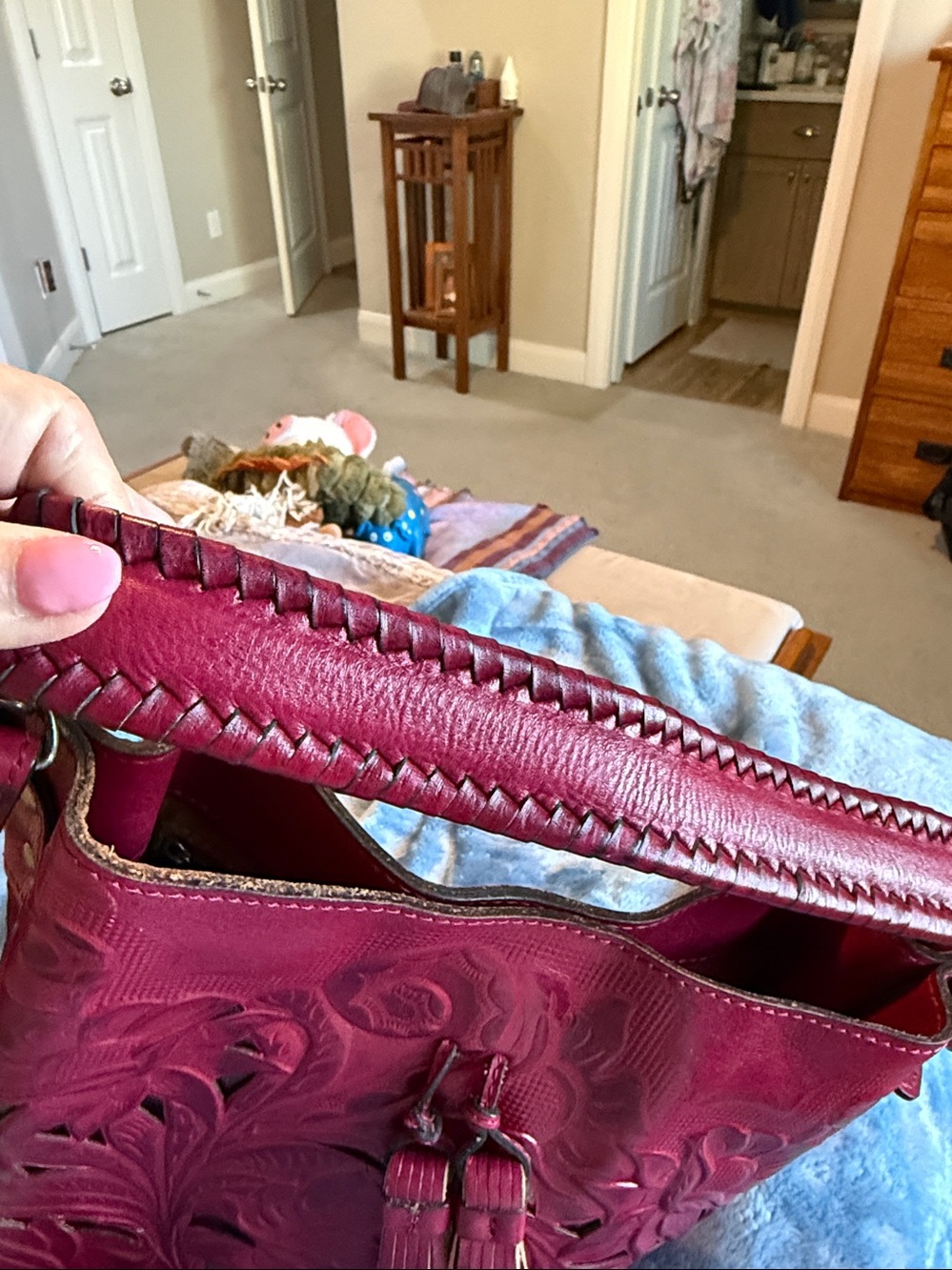 Patricia Nash all leather tool cranberry shoulder bag - Picture 2 of 8